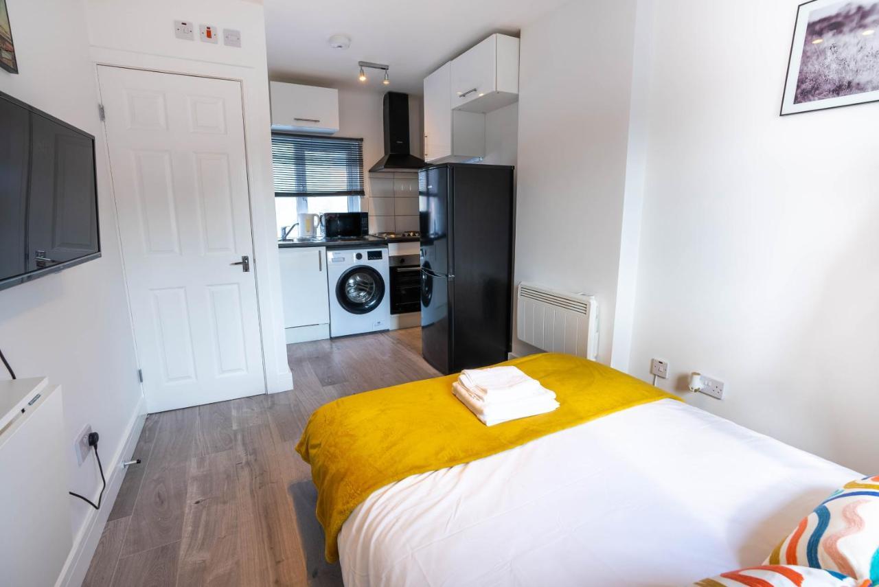 No 01 Small Studio Flat In Aylesbury Town Station Exterior foto